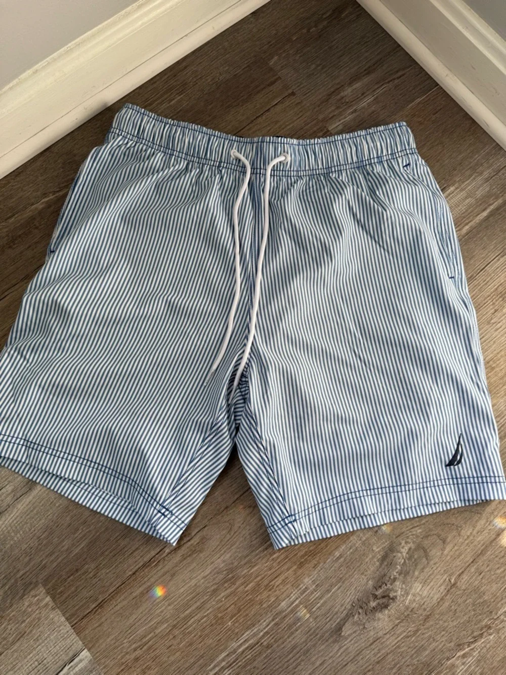 NEW Nautica Men’s Navy and White Pinstripe Swim Trunks Performance Stripe Size M